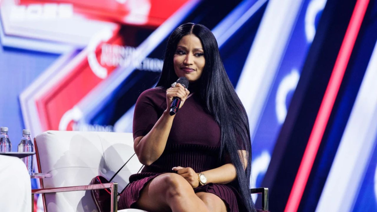 Nicki Minaj elogia JD Vance como 'assassino' enquanto Erika Kirk a apoia