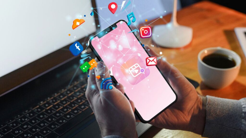 Internet e redes sociais conectando pessoas no ambiente digital