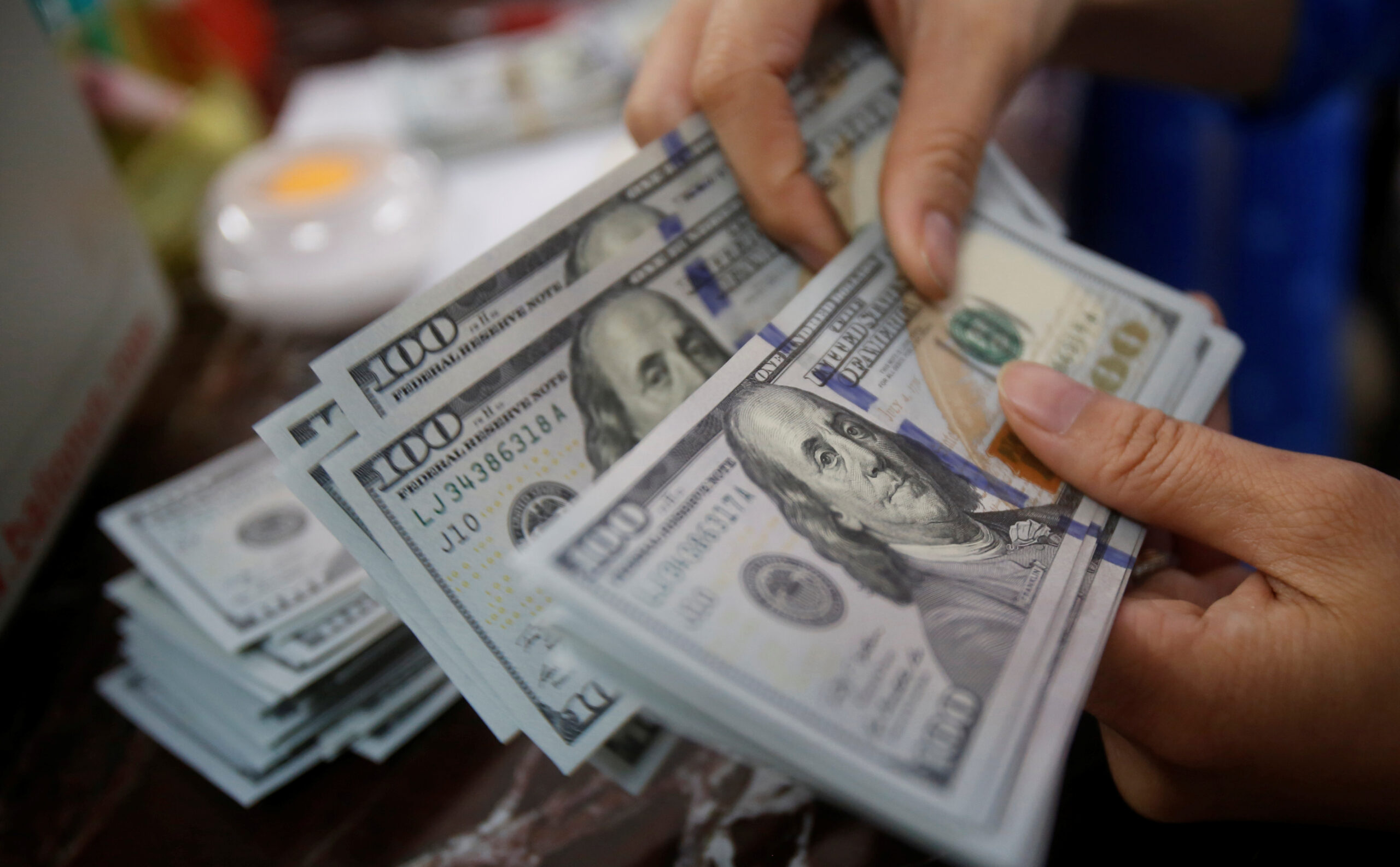 Notas de dólar (Foto: REUTERS/Kham)