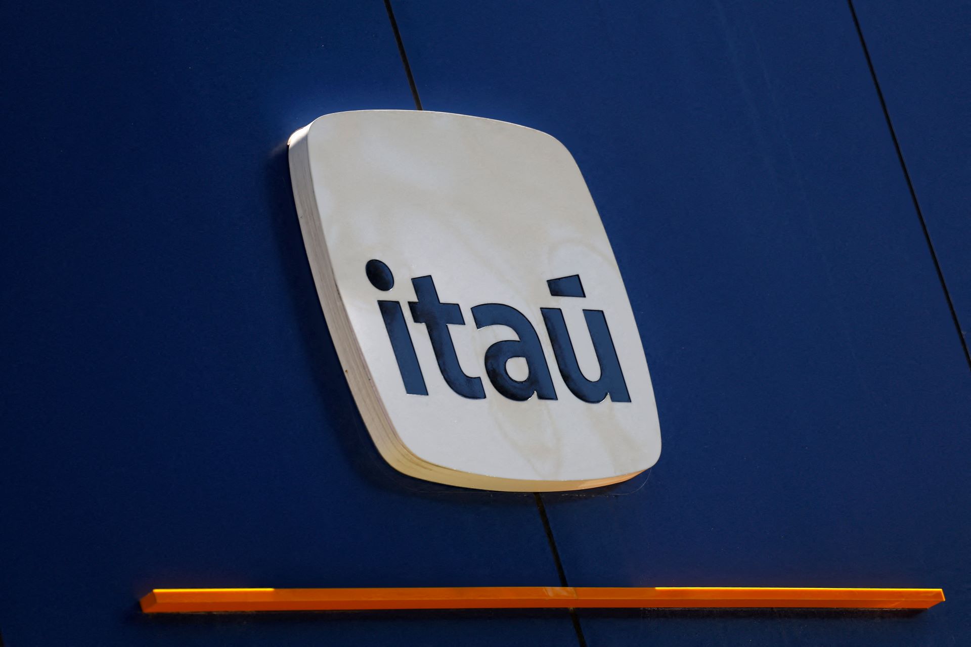 Logo do Itaú em unidade do banco, em São Paulo - 06/02/2025 (Foto: REUTERS/Tuane Fernandes)