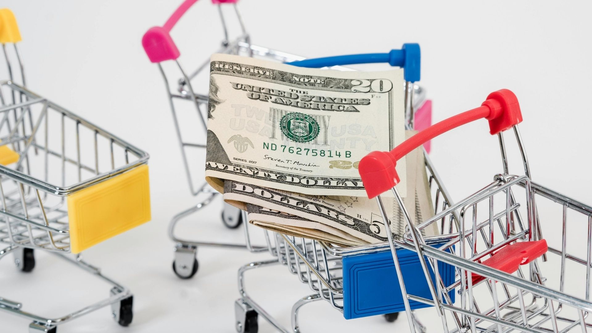 Seu chocolate diminuiu e o pacote de biscoitos tem mais ar, mas o preço continua o mesmo: conheça a reduflação, a estratégia silenciosa da indústria para 'esconder' o aumento de preços e encolher seu carrinho de compras