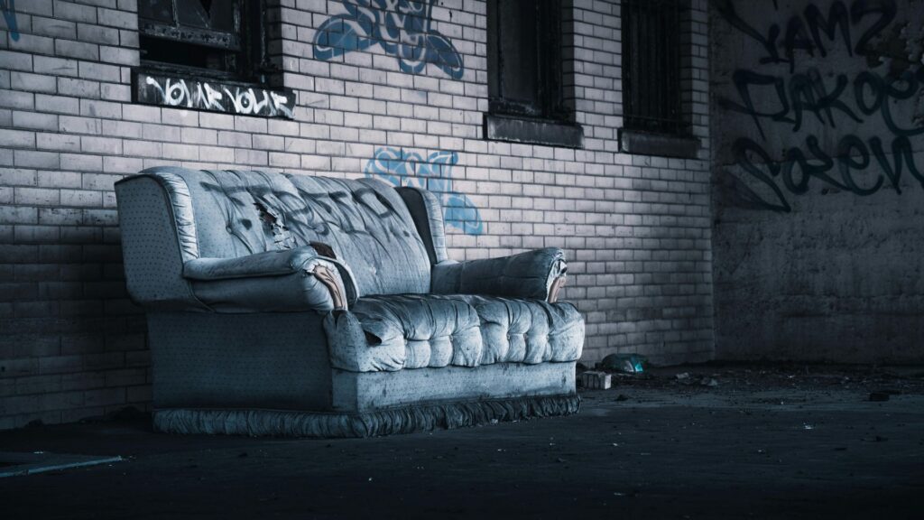 Seu sofá parece velho e encardido? A mistura caseira com 2 ingredientes que está ressuscitando sofás em todo o Brasil.