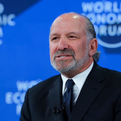 O secretário de Comércio dos EUA, Howard Lutnick, participa de uma sessão durante a 56ª reuni...