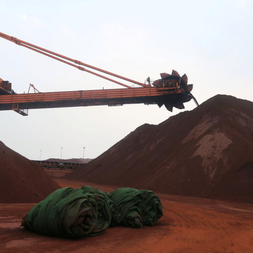 Minério de ferro no porto de Dalian, China (Foto: Reuters)