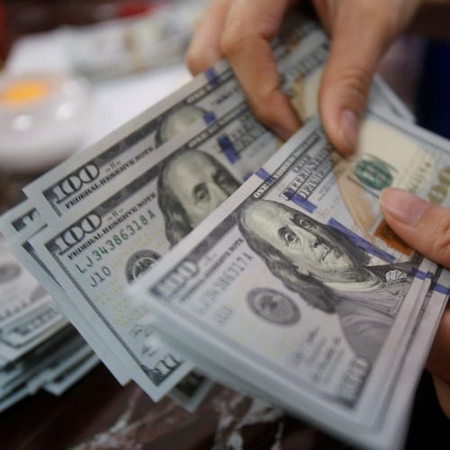 Notas de dólar (Foto: REUTERS/Kham)