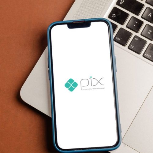 Pix já é um dos meios de pagamento mais utilizados no Brasil (Imagem gerada com auxílio IA/Leo...