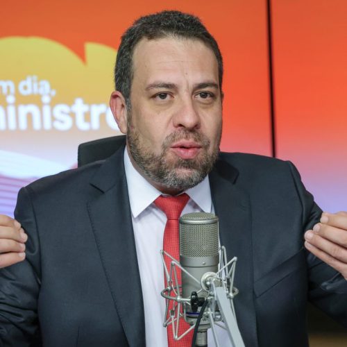 Ministro da Secretária-geral, Guilherme Boulos, participa do programa Bom dia, Ministro, na Empr...